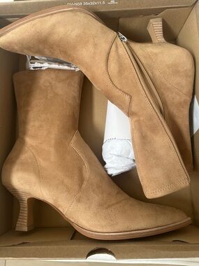 NIB Dolce Vita Tan Suede Mid-Heel Ankle Boots Size 11